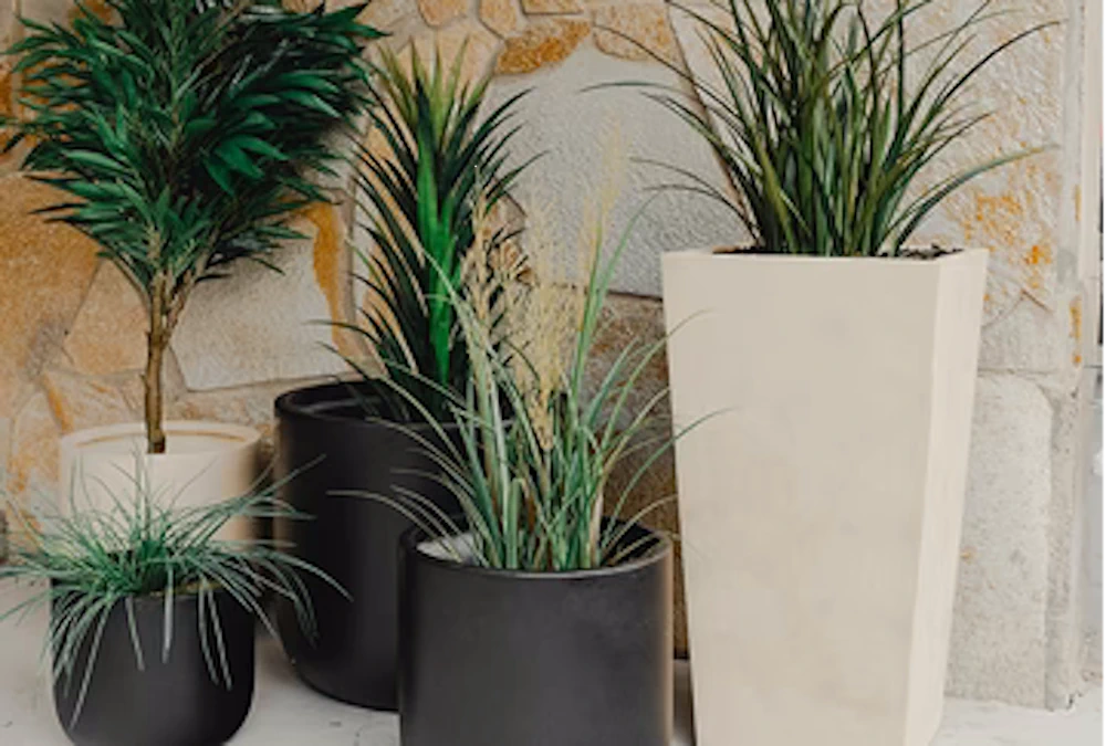 post-&-porch-planters-pots-image