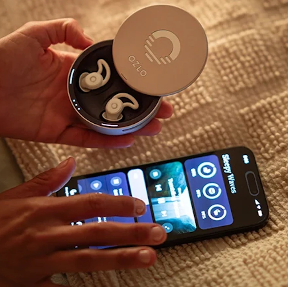 ozlo-smart-charging -case-image