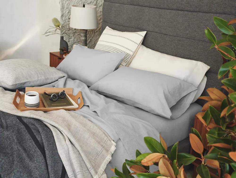 coyuchi-organic-crinkled-percale-sheet-set-graphite-chambray-image