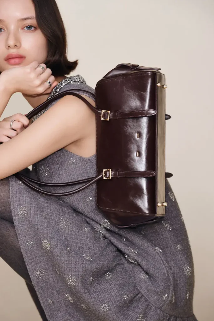 fabrique-monti-boston-bag-in-oiled-waxed-top-grain-leather-image