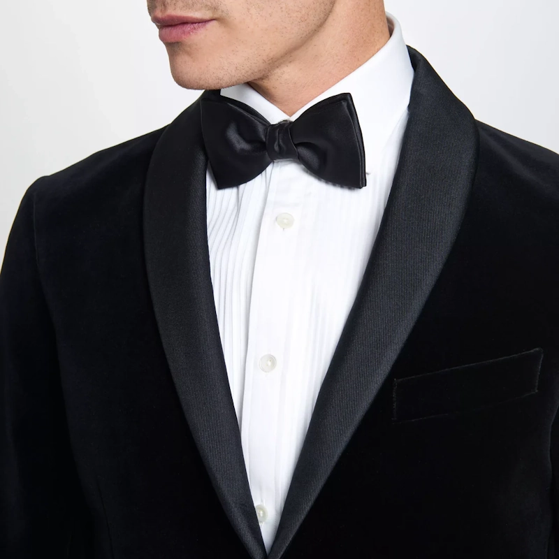 Thomas Pink delivers premium British shirting with refined fabrics, smart fits, and signature details. Read this in-depth review for quality insights, sizing tips, and value.