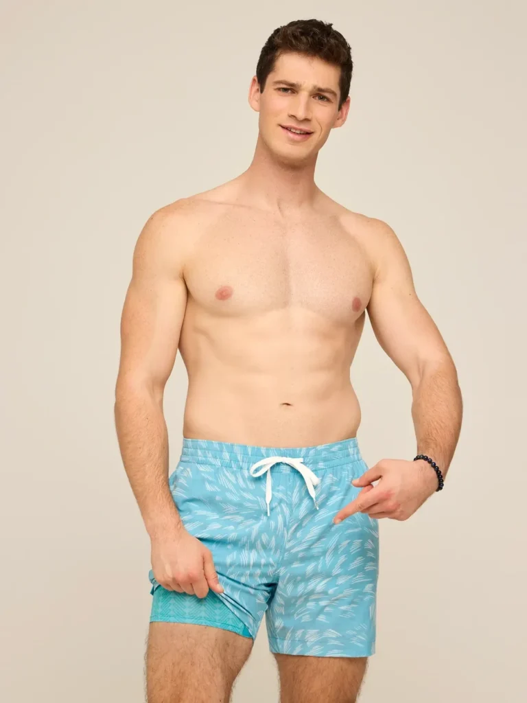 beach-day-packing-list-chubbies-image