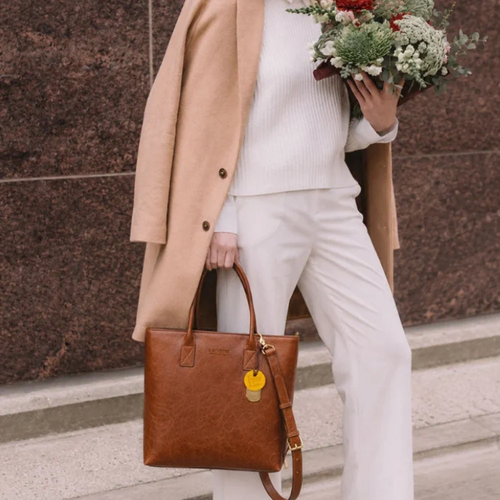 r. riveter-eleanor-chocolate-leather-image